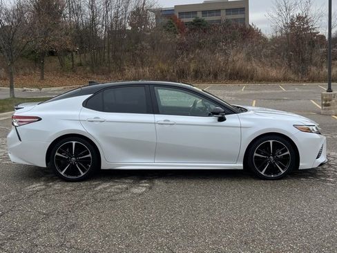 Used 2018 Toyota Camry XSE image 7