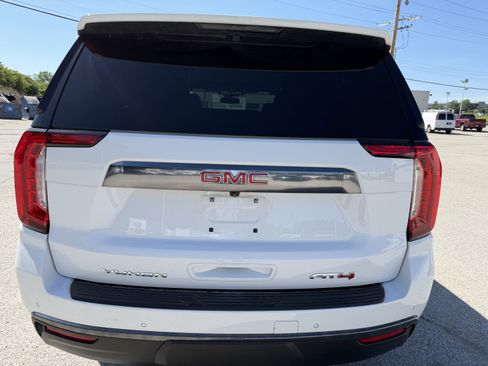 Used 2024 GMC Yukon AT4 w/ AT4 Premium Package AWD/4WD image 5