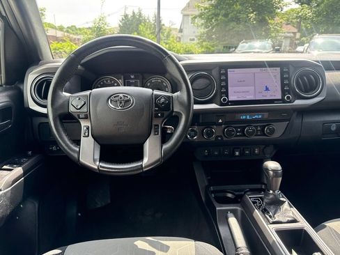 Used 2022 Toyota Tacoma TRD Off-Road w/ Technology Package AWD/4WD image 23