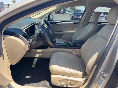 Used 2015 Ford Fusion SE FWD image 15