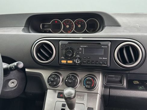 Used 2012 Scion xB FWD image 12