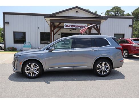 Used 2020 Cadillac XT6 Premium Luxury FWD image 2
