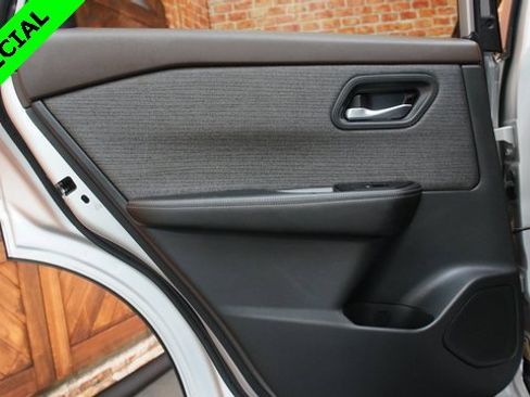 Used 2022 Nissan Rogue SV image 40