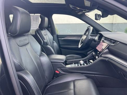 Used 2023 Jeep Grand Cherokee Overland w/ Luxury Tech Group IV image 12