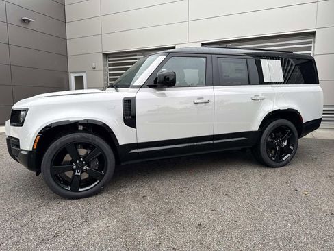 New 2026 Land Rover Defender 130 X-Dynamic SE AWD/4WD image 3