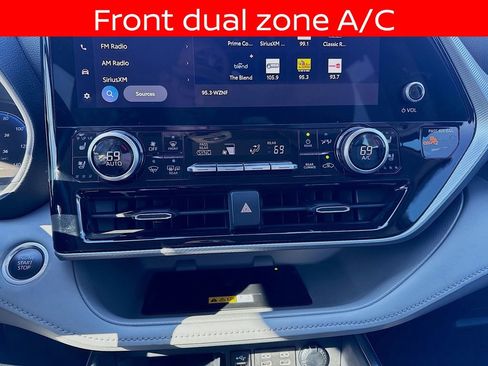 Used 2024 Toyota Highlander Platinum image 11