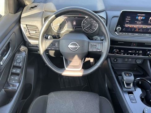 Used 2025 Nissan Rogue SV image 17
