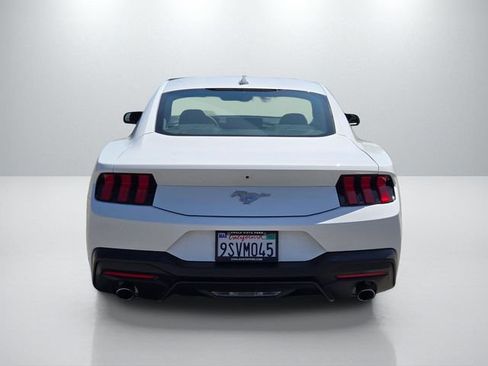 Used 2025 Ford Mustang Coupe RWD image 5