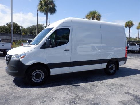 Used 2025 Mercedes-Benz Sprinter 2500 image 2