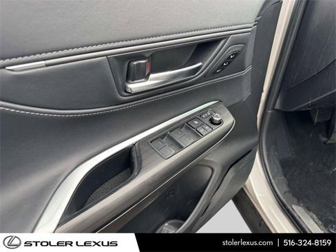 Used 2023 Toyota Venza Limited image 20