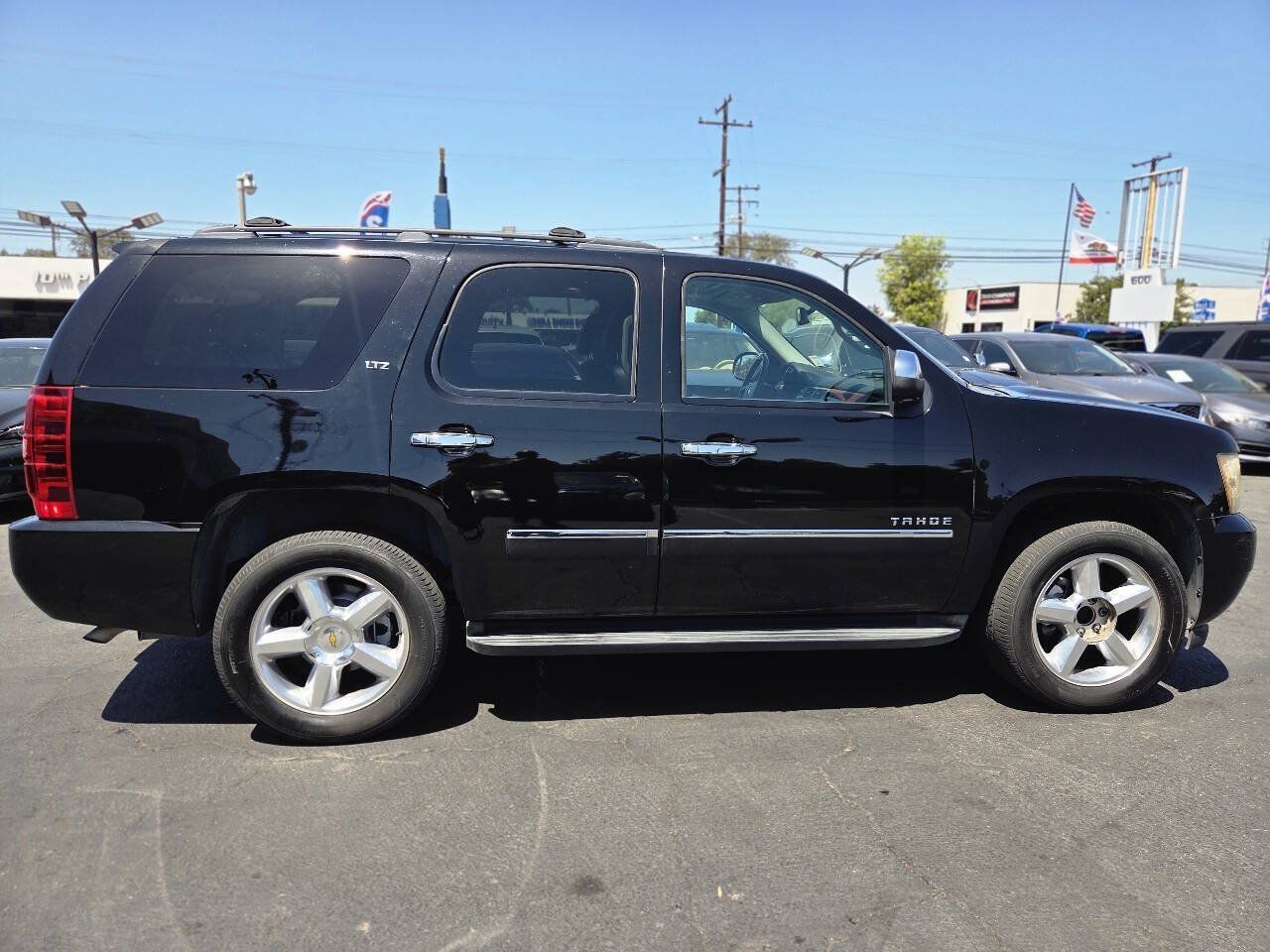 Used 2011 Chevrolet Tahoe LTZ RWD image 19