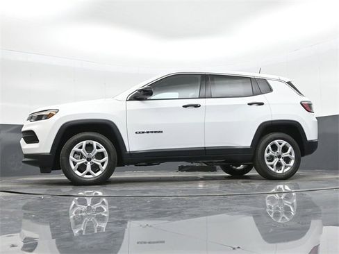 Used 2025 Jeep Compass Sport image 42