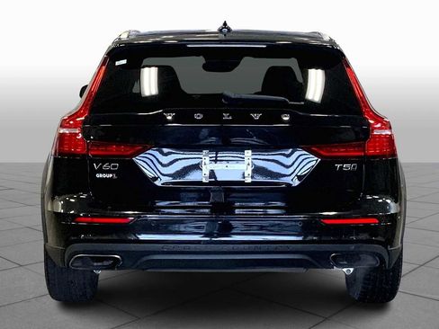 Used 2021 Volvo V60 T5 Cross Country image 4