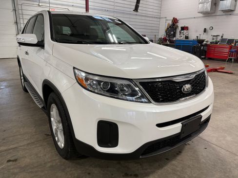 Used 2014 Kia Sorento LX image 1