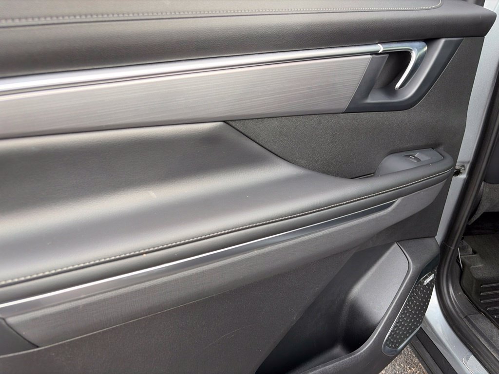 Used 2025 Buick Enclave Preferred FWD image 30