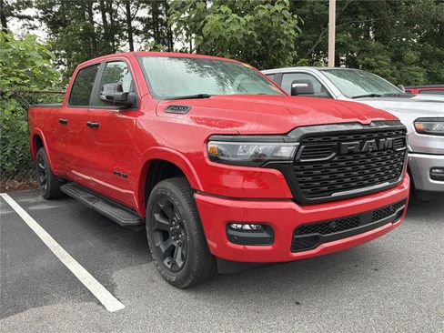 Used 2025 RAM 1500 Big Horn AWD/4WD image 3