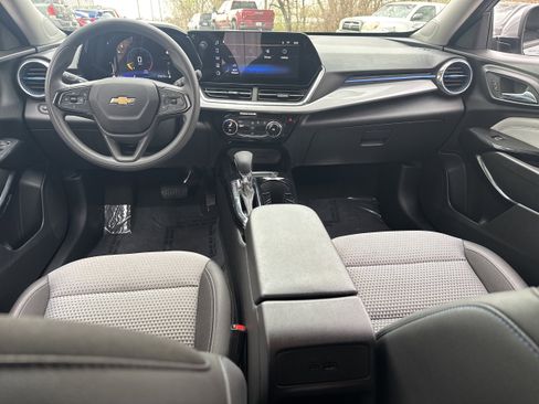 Used 2025 Chevrolet Trax LT image 13