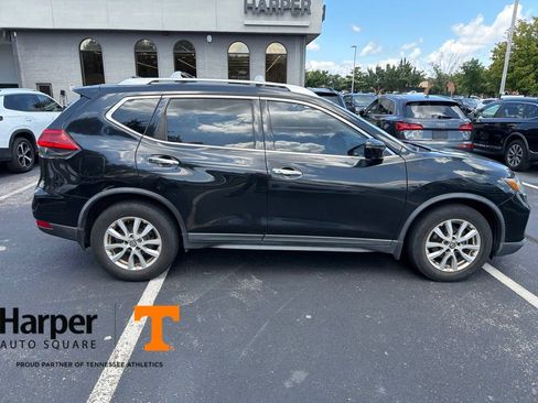 Used 2017 Nissan Rogue SV w/ SV Premium Package FWD image 5