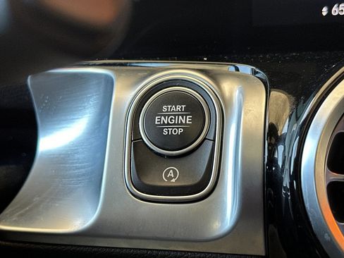 Certified 2022 Mercedes-Benz GLB 250 4MATIC image 30