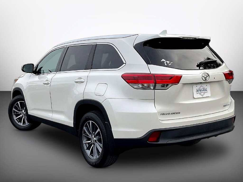 Used 2019 Toyota Highlander XLE AWD/4WD image 4