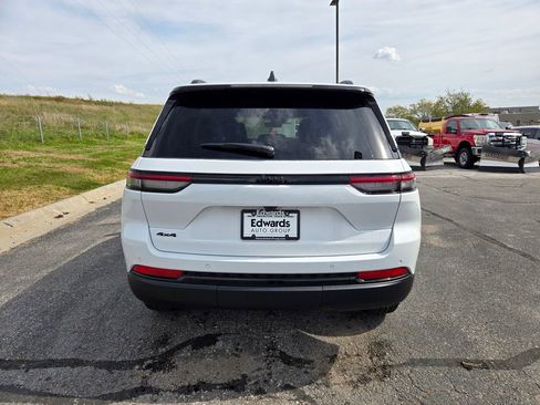 New 2025 Jeep Grand Cherokee Altitude image 8