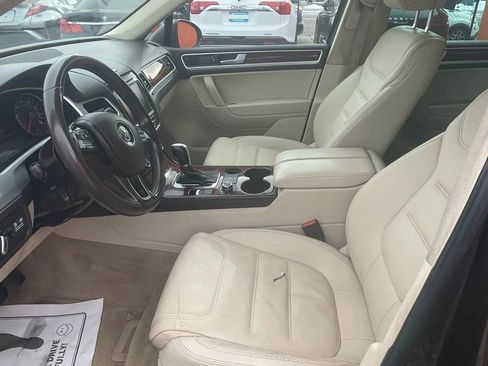 Used 2013 Volkswagen Touareg TDI image 14