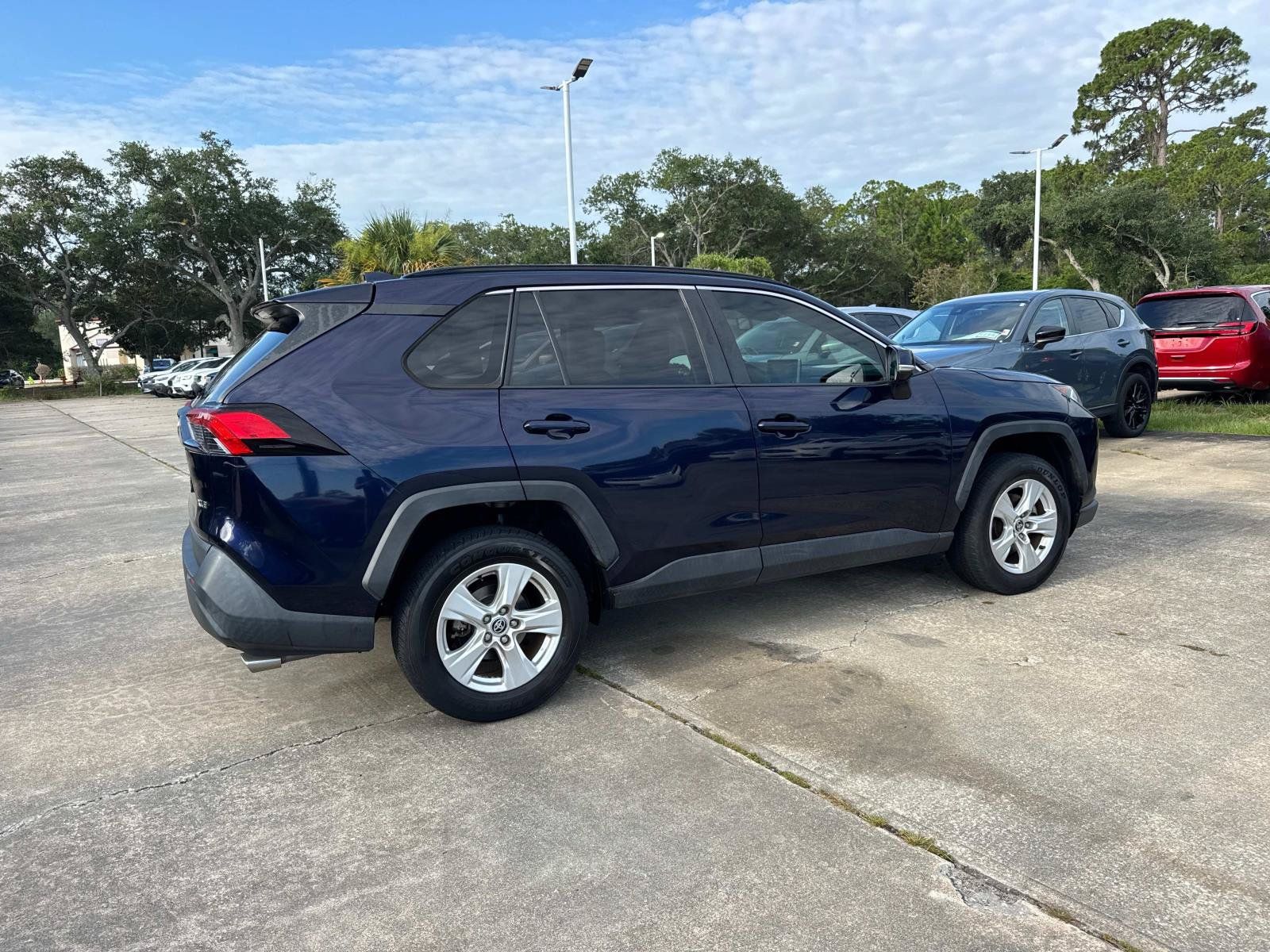 Used 2020 Toyota RAV4 XLE w/ Convenience Package FWD image 3