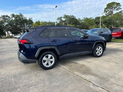 Used 2020 Toyota RAV4 XLE w/ Convenience Package FWD image 3