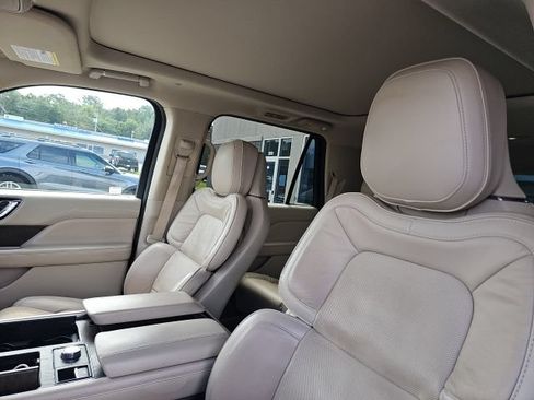 Used 2019 Lincoln Navigator Reserve AWD/4WD image 19