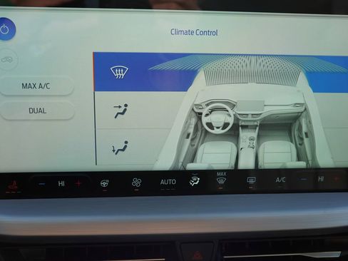 Certified 2025 Ford Escape Platinum w/ Premium Technology Package image 27