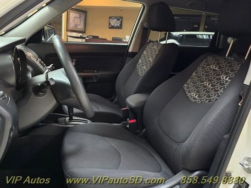 Used 2010 Kia Soul + FWD image 13