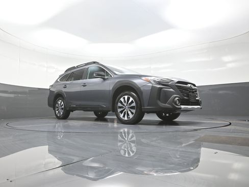 Used 2025 Subaru Outback Limited image 9
