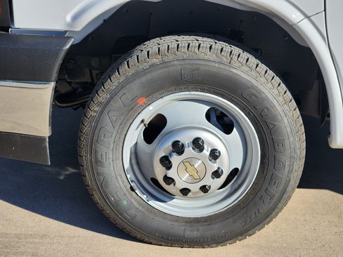 New 2025 Chevrolet Express 4500 w/ Power Convenience Package image 16