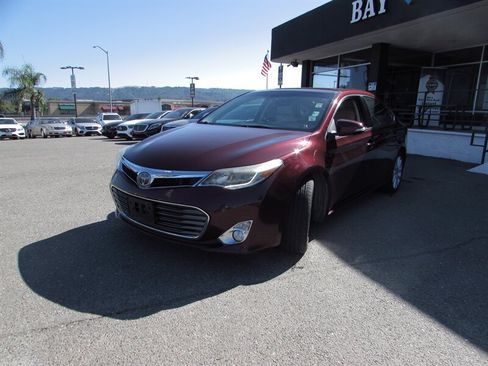 Used 2014 Toyota Avalon Limited w/ Technology Package FWD image 3