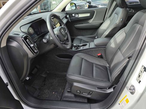 Used 2025 Volvo XC40 B5 Core w/ Protection Package Premier image 22