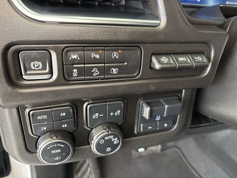 Used 2024 Chevrolet Suburban High Country AWD/4WD image 15
