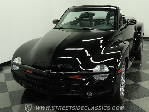 Used 2004 Chevrolet SSR w/ Preferred Equipment Group RWD image 17