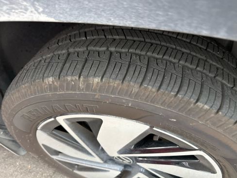 Used 2024 Volkswagen Atlas SE FWD image 2