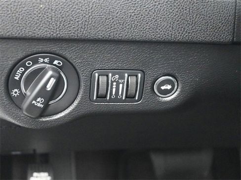 Used 2016 Chrysler 300 C w/ Safetytec Plus Group image 21