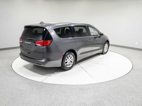 Used 2022 Chrysler Voyager LX FWD image 31