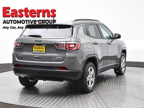 Used 2023 Jeep Compass Latitude w/ Sun and Sound Group AWD/4WD image 5
