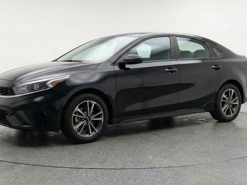 Used 2024 Kia Forte LXS image 3