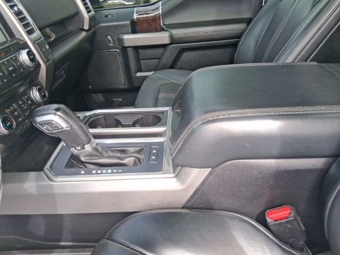 Used 2017 Ford F150 Platinum w/ Equipment Group 701A Luxury AWD/4WD image 19