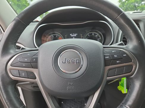 Used 2019 Jeep Cherokee Latitude w/ Cold Weather Group AWD/4WD image 23