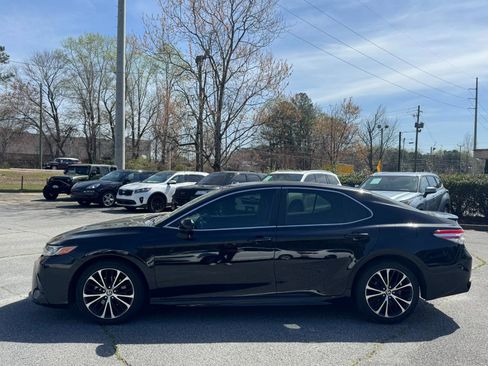 Used 2020 Toyota Camry SE image 4