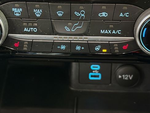 Used 2022 Ford Escape SE w/ SE Sport Appearance Package image 22