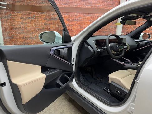 Used 2025 BMW X3 xDrive30i image 9