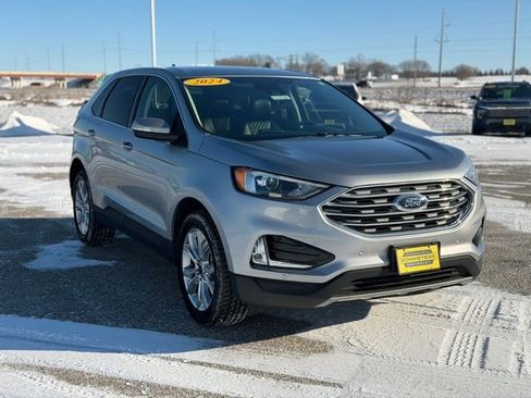 Used 2024 Ford Edge Titanium image 3
