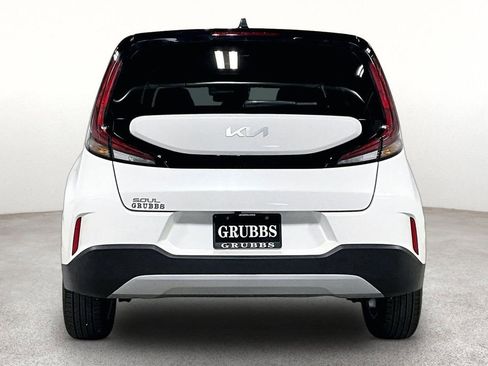 Used 2025 Kia Soul LX FWD image 5