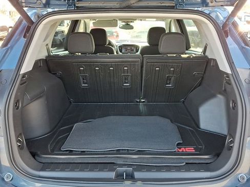 Used 2024 GMC Terrain SLE w/ Driver Convenience Package image 32